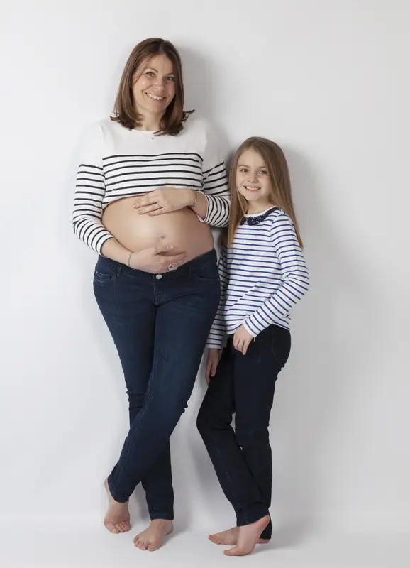 photo grossesse maman et sa fille